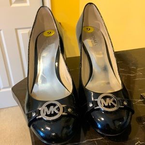 Michael Kors low heel shoe